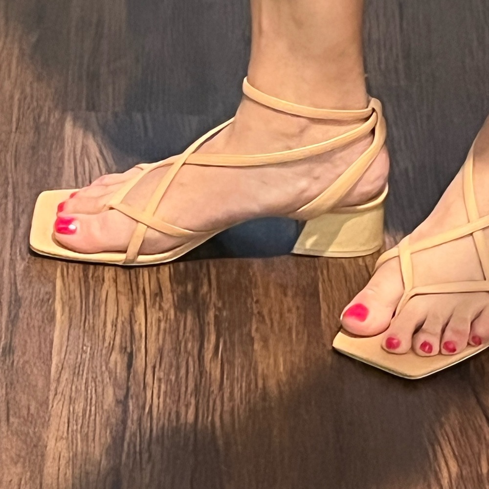 Vince Camuto cream sandals, - Picture 8 of 14